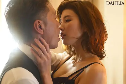 Sốc vì bồ của chồng sắp cưới, cô lao vào tay sếp mới