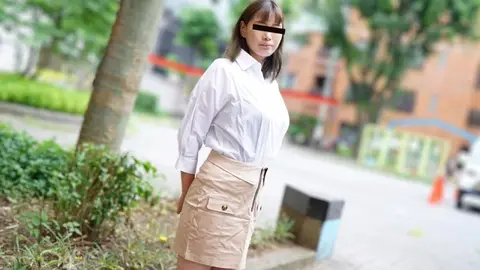Trả lời điện thoại của chồng khi đang bú cặc