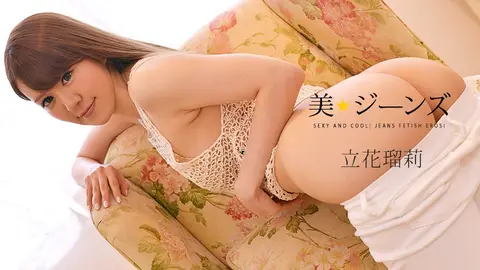 Em gái trong chiếc quần jean quyến rũ