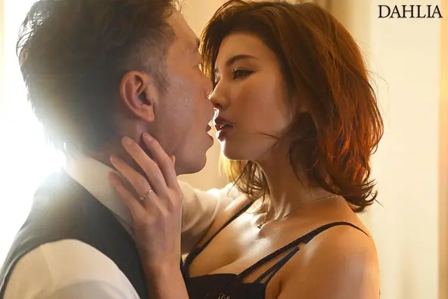 Sốc vì bồ của chồng sắp cưới, cô lao vào tay sếp mới