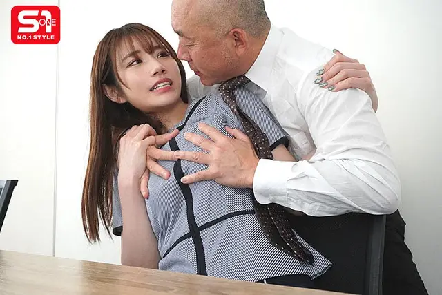 Cay cú mất ghế, Abe nhắm luôn hôn thê của sếp