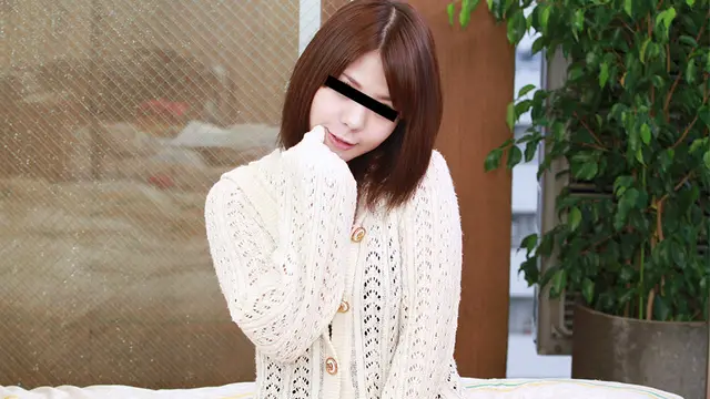 Em gái buồn chán thất tình trên phố